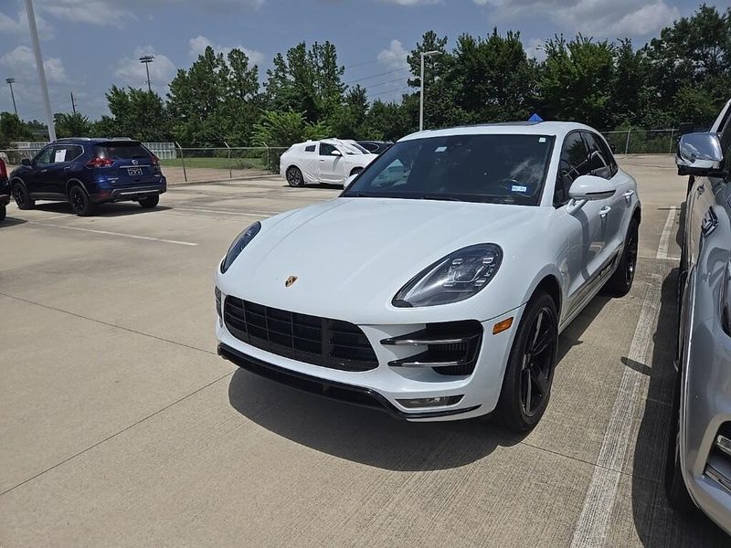 2018 Porsche Macan TurboImage 1