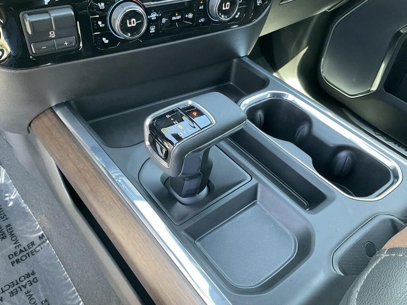 2023 Chevrolet Silverado 1500 High CountryImage 28