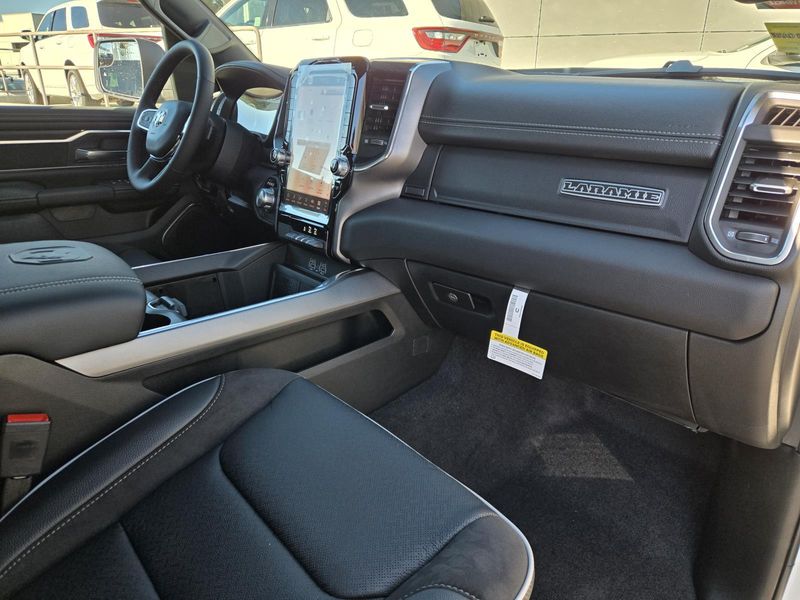 New 2026 RAM 1500 Laramie Crew Cab 4x2 5'7' Box