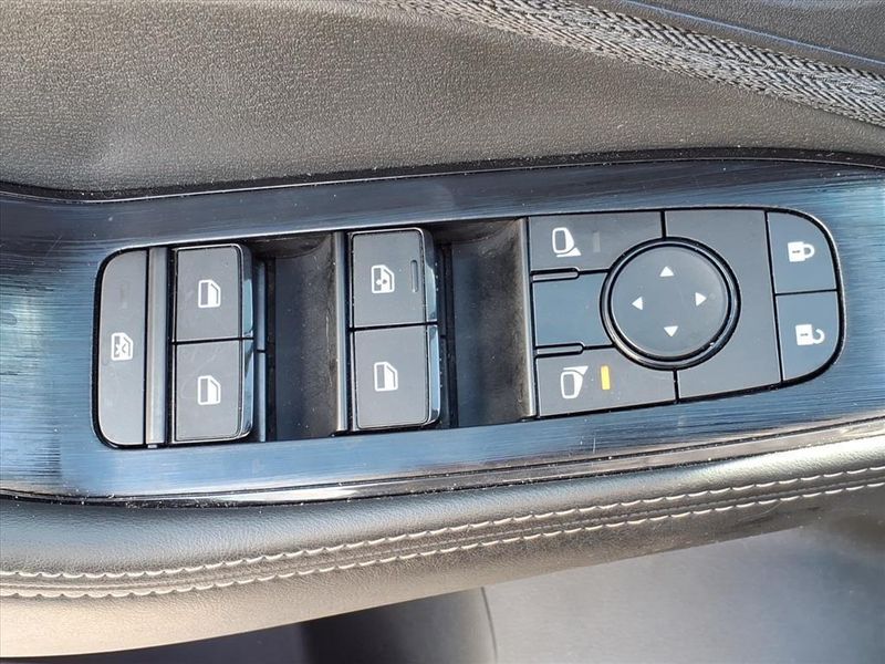 Used 2023 Nissan Rogue SVImage 18