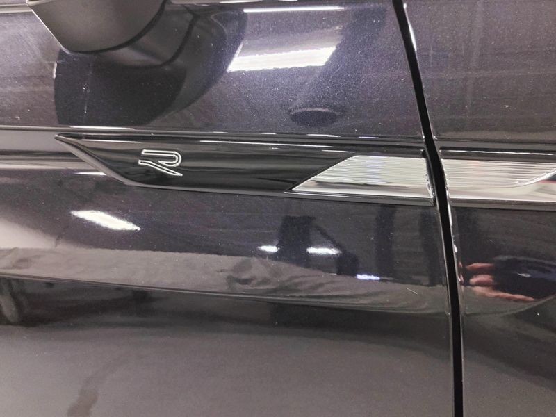 Used 2024 Volkswagen Tiguan AWD SEL R-Line w/Sunroof/NavImage 4