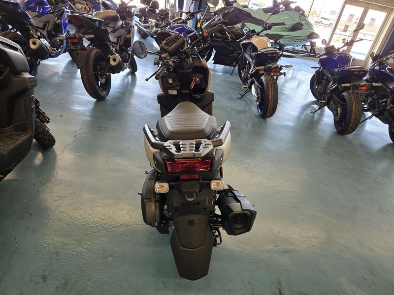 2025 Yamaha ZUMA 125 SAND GRAY Image 10