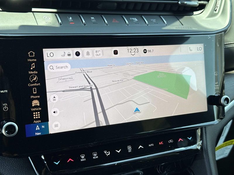 New 2026 Jeep Grand Cherokee Laredo Altitude 4x2