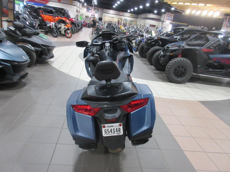 USED 2022 HONDA GOLDWING DCT Image 8