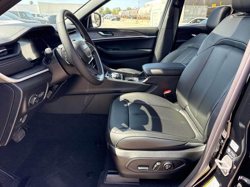 New 2026 Jeep Grand Cherokee Limited 4x4