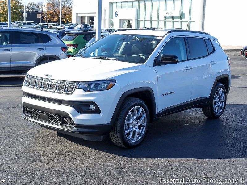 2022 Jeep Compass Latitude Lux photo 3