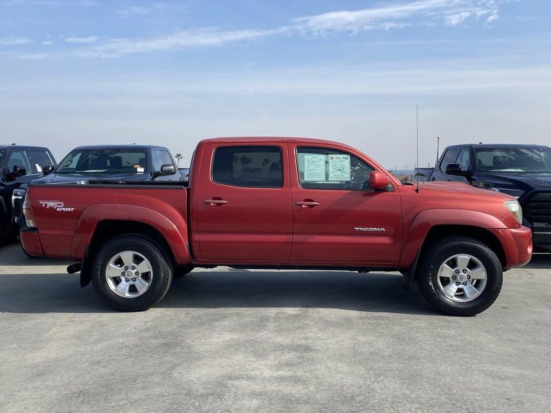 2010 Toyota Tacoma PreRunnerImage 3