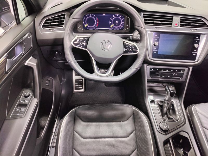 Used 2024 Volkswagen Tiguan AWD SEL R-Line w/Sunroof/NavImage 26