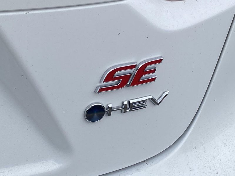 2025 Toyota Corolla SEImage 4