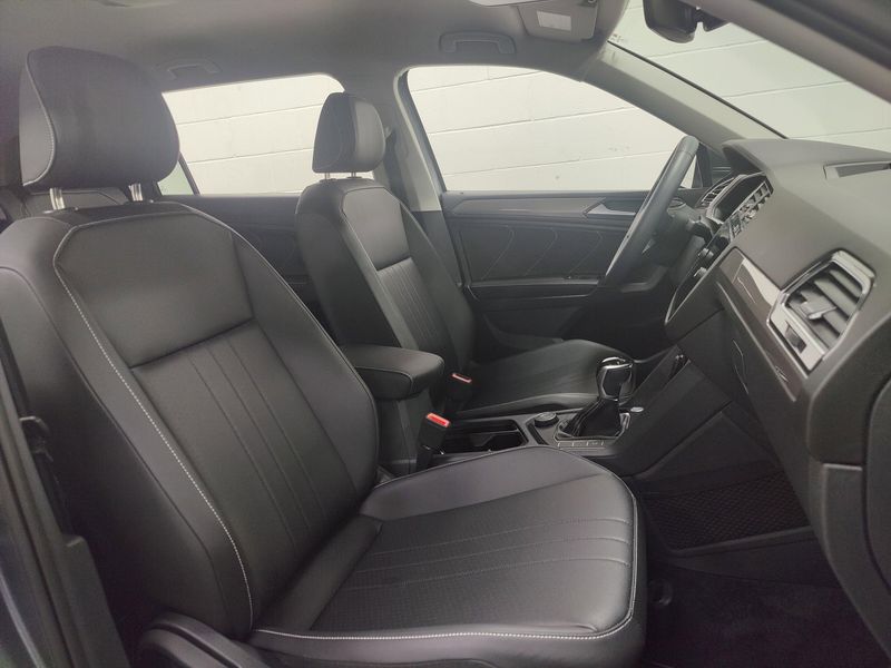 Used 2023 Volkswagen Tiguan SE 4-Motion AWDImage 6
