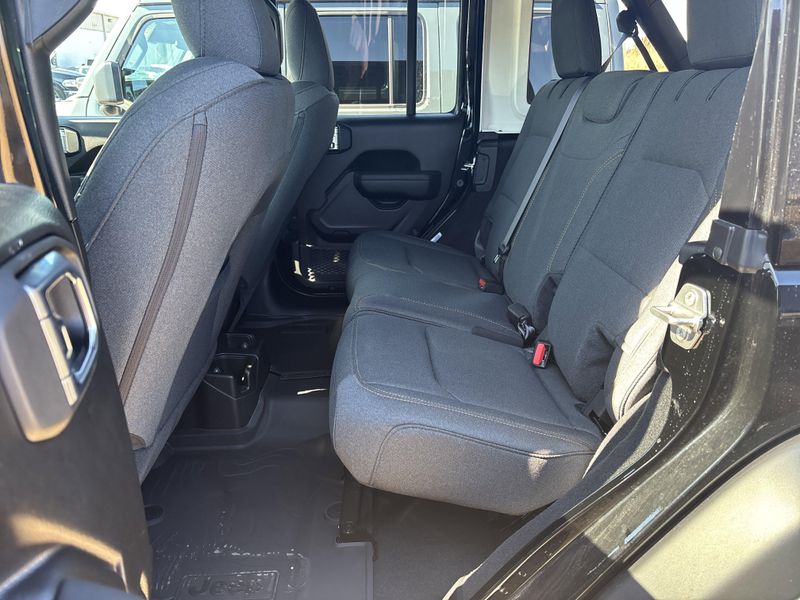 New 2026 Jeep Wrangler 4-door Sport SImage 17
