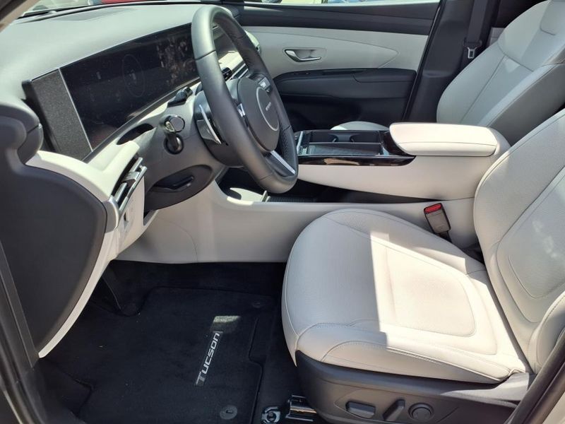 2025 Hyundai Tucson Hybrid SEL ConvenienceImage 19