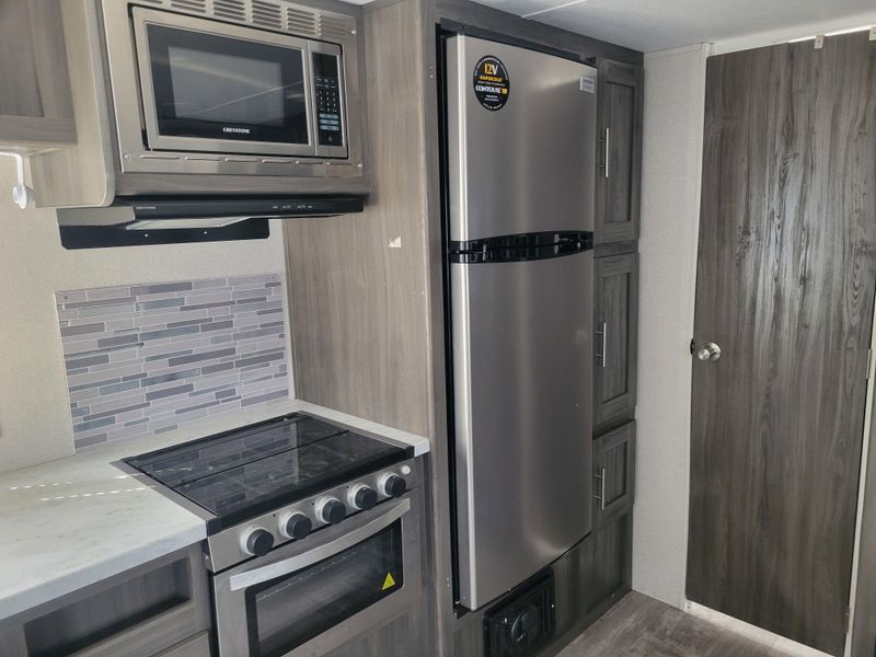 Used 2021 FOREST RIVER Shasta Image 11