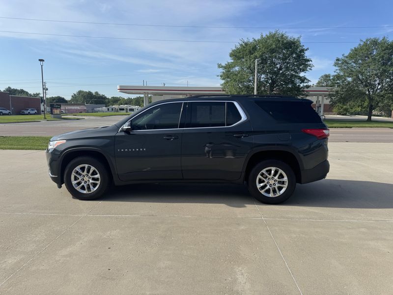 Used 2020 Chevrolet Traverse LT ClothImage 5