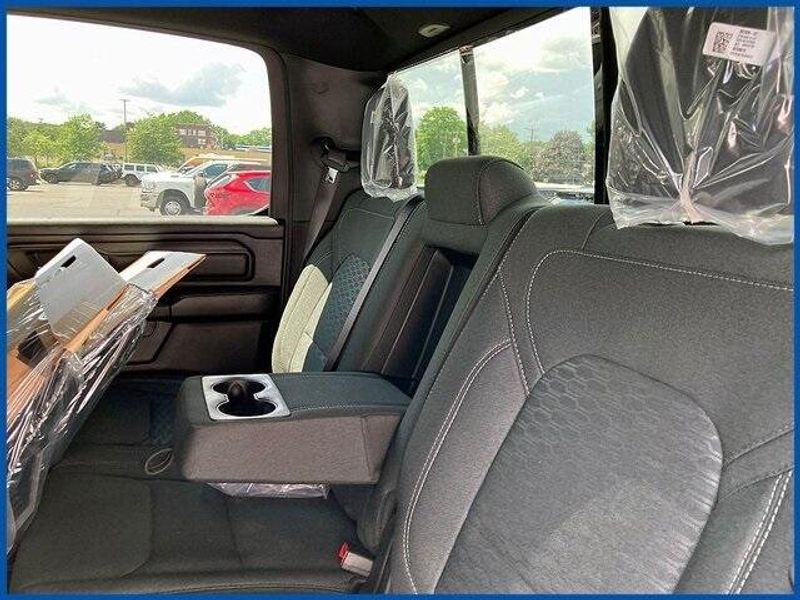 New 2025 RAM 1500 Image 5