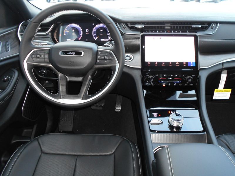 2025 Jeep Grand Cherokee Image 4