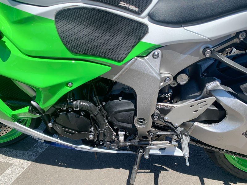 Used 2024 Kawasaki Ninja ZX-6R ABS Image 14