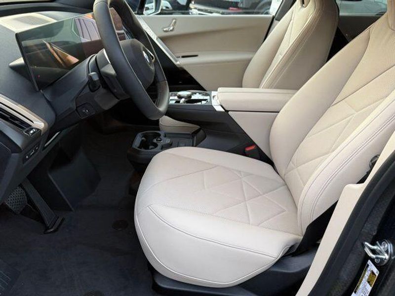 New 2026 BMW iX xDrive45Image 17