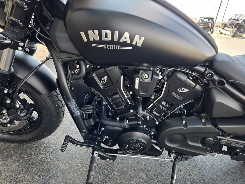 2025 Indian Motorcycle SCOUT BOBBER LIMITED BLACK SMOKE Image 11
