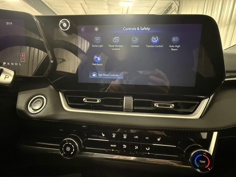 Used 2025 Chevrolet Equinox AWD LTImage 30