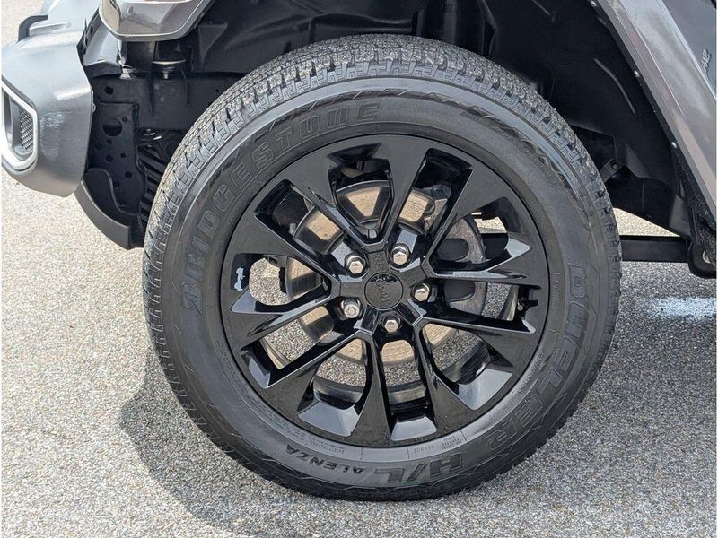 2021 Jeep Wrangler 4xE Unlimited SaharaImage 10