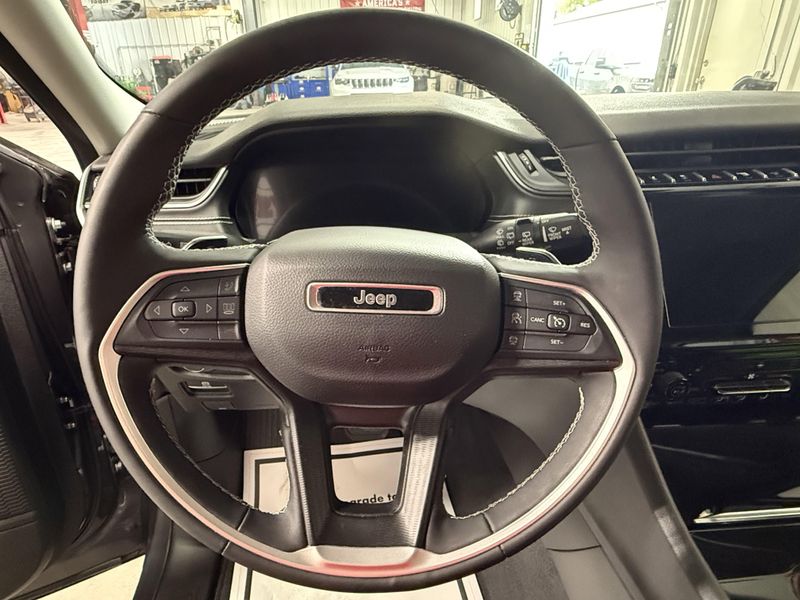 Used 2023 Jeep Grand Cherokee LaredoImage 27