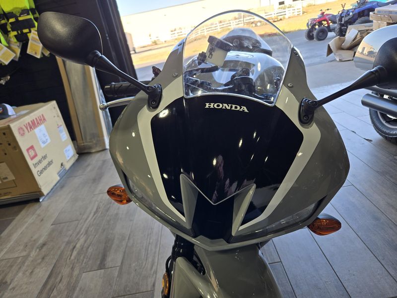 NEW 2026 HONDA CBR600RR Image 13