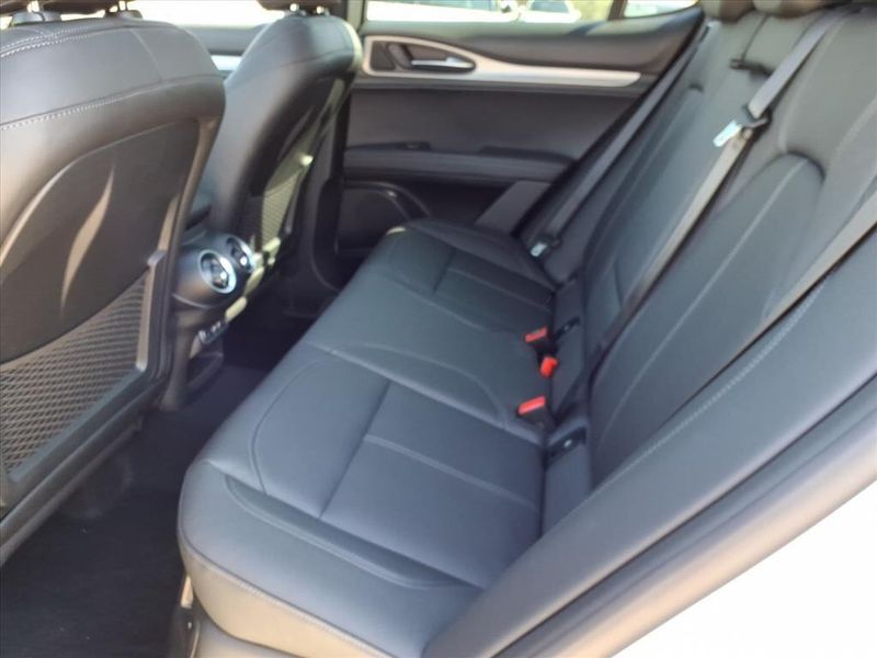 New 2026 Alfa Romeo Stelvio AwdImage 12