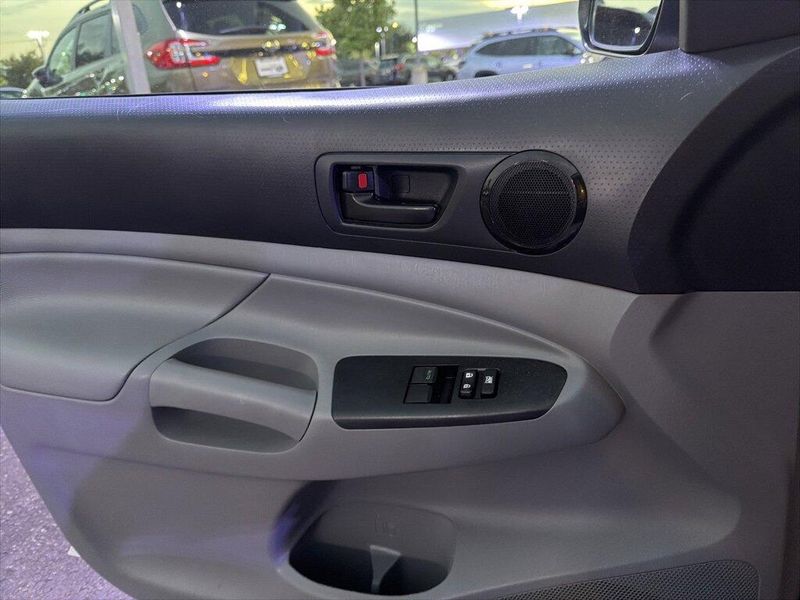 2015 Toyota Tacoma Base photo 11