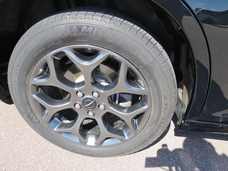 Used 2018 Chrysler 300 S AWD 4dr SedanImage 14