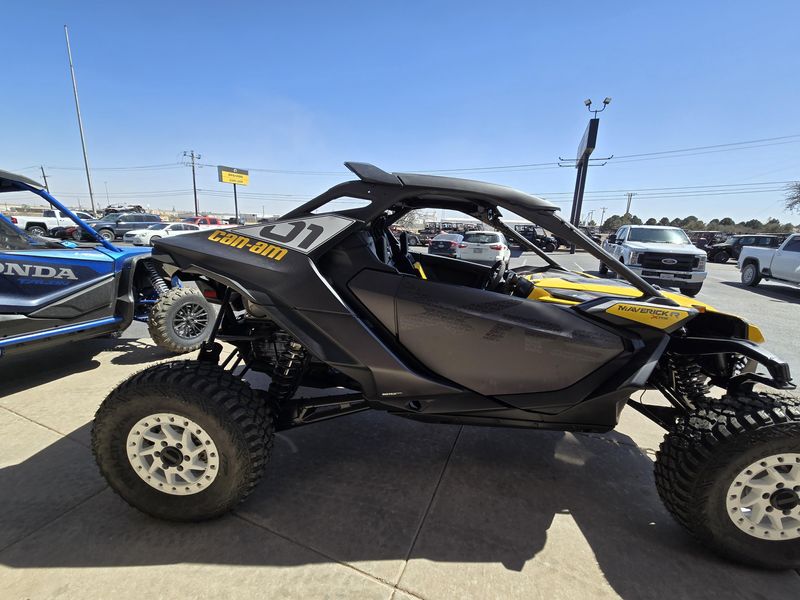 2025 Can-Am MAVERICK R X RS 999T DCT CARBON BLACK AND NEO YELLOWImage 8