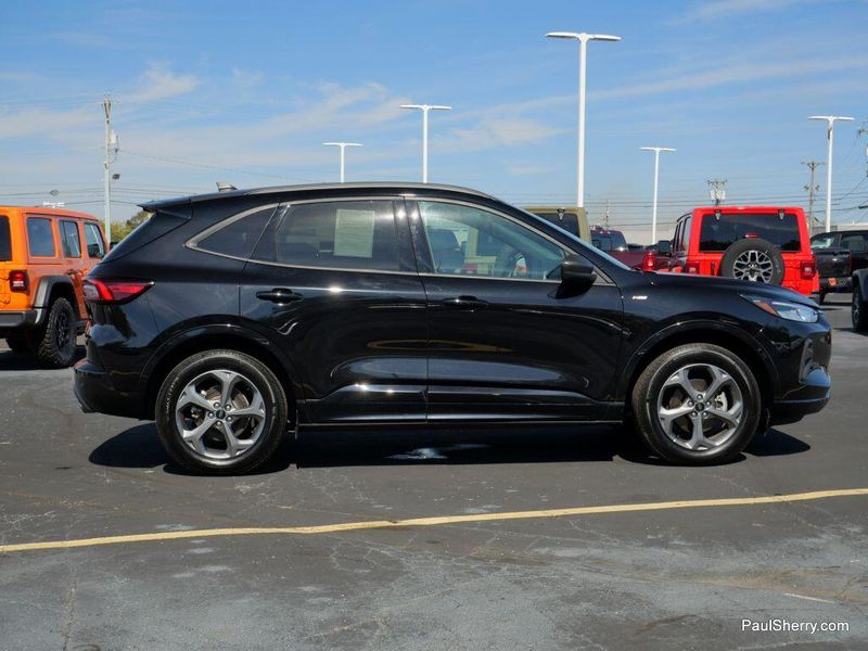 2024 Ford Escape ST-Line photo 9