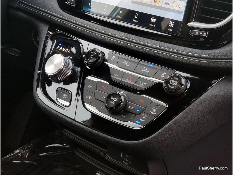 New 2026 Chrysler Pacifica Select