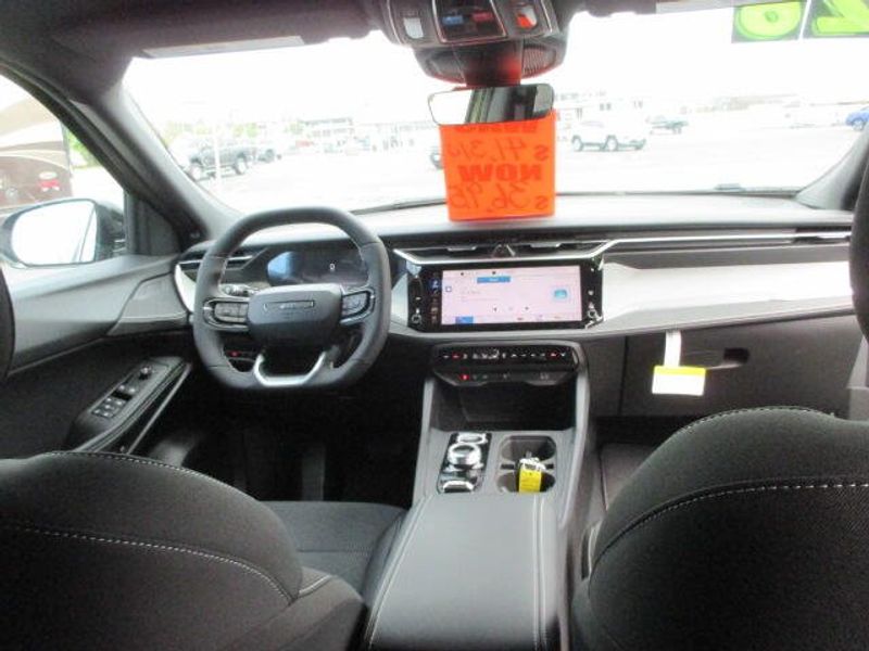 New 2026 Jeep Cherokee Laredo 4x4Image 28