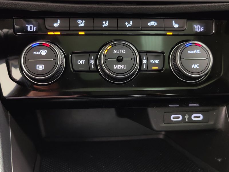 Used 2024 Volkswagen Jetta SE w/SunroofImage 18