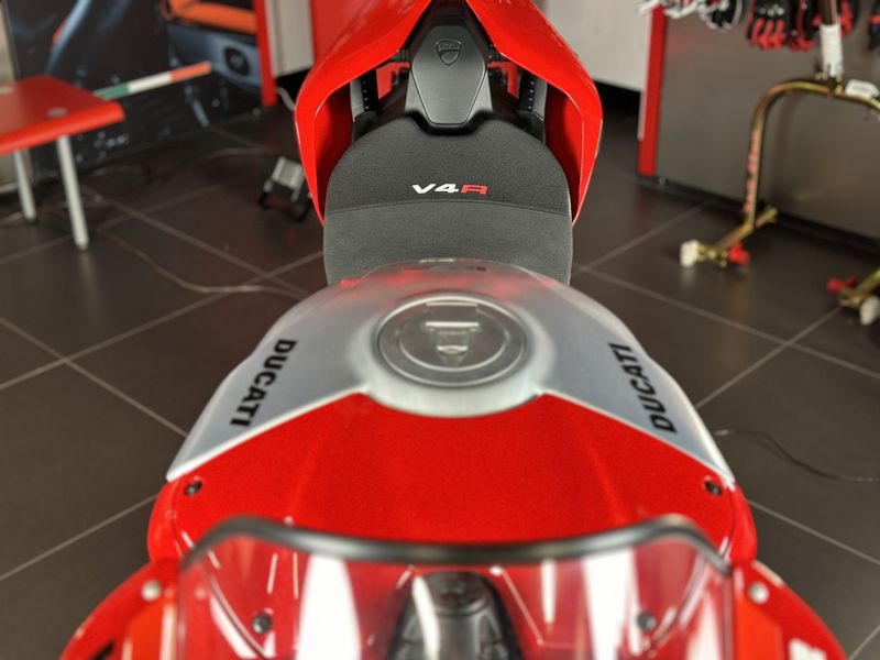2024 Ducati PANIGALE V4 RImage 8