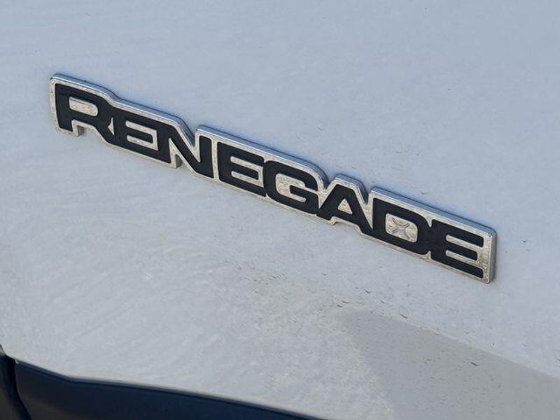 Used 2023 Jeep Renegade LatitudeImage 4