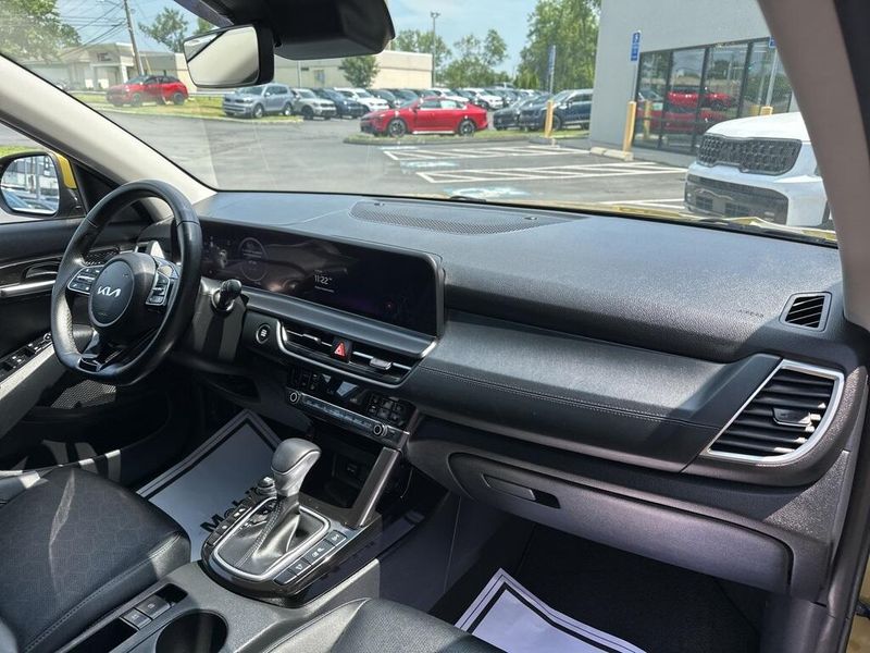 Used 2024 Kia Seltos SXImage 17