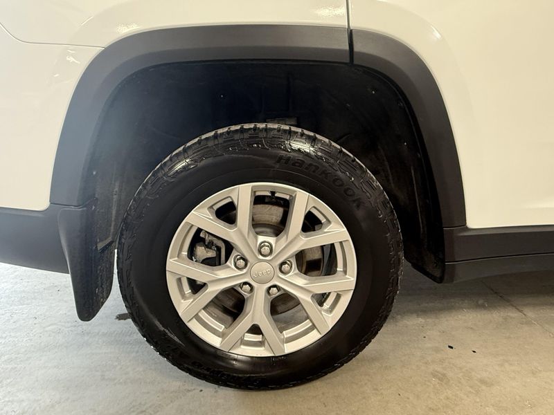 Used 2023 Jeep Grand Cherokee L LimitedImage 10