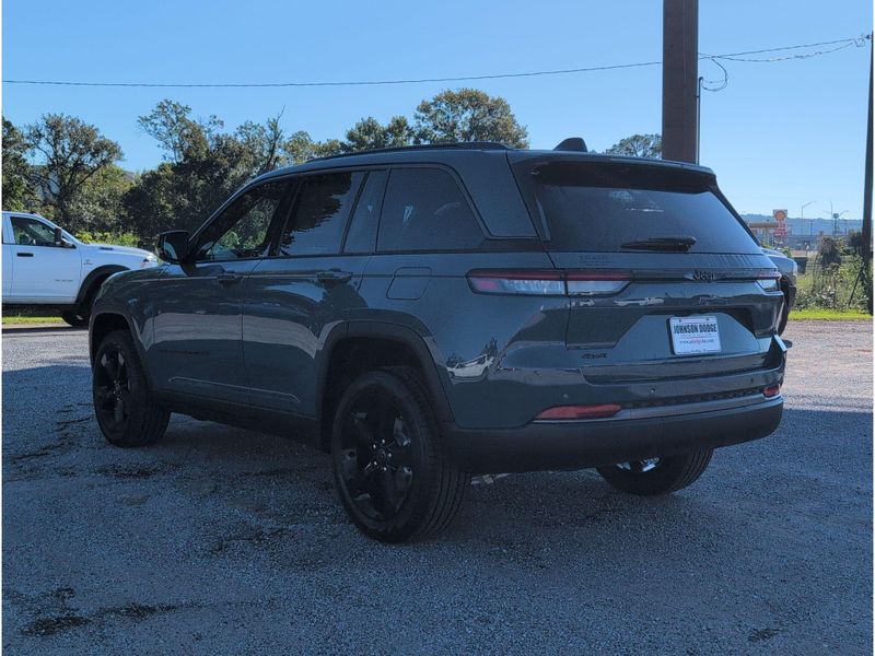 New 2027 Jeep Grand Cherokee Limited 4x4Image 3