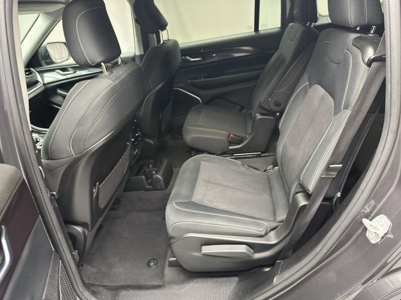 Used 2022 Jeep Grand Cherokee L LaredoImage 9