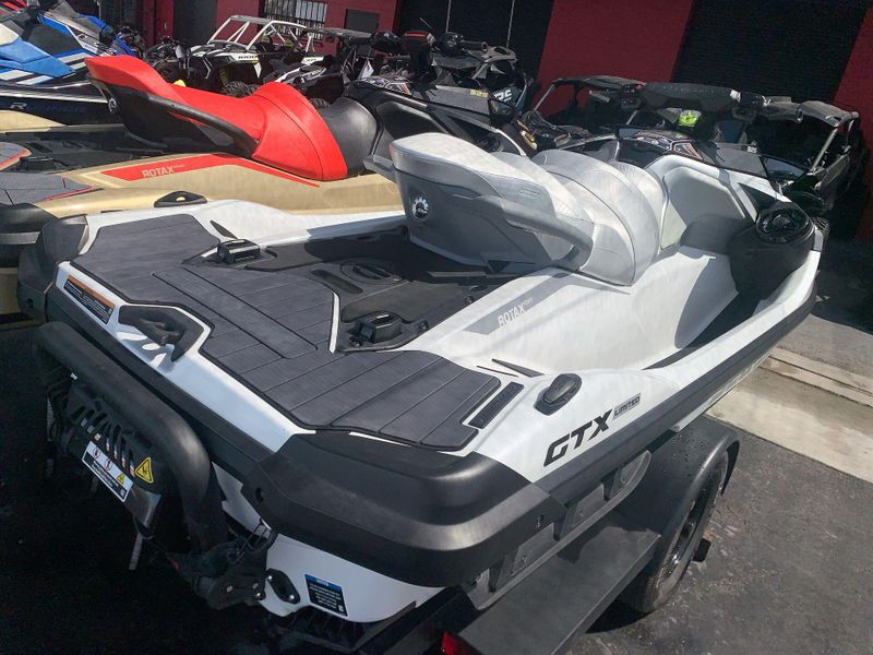 New 2025 Sea-Doo GTX LIMITED 325 (SOUND SYSTEM) Image 11