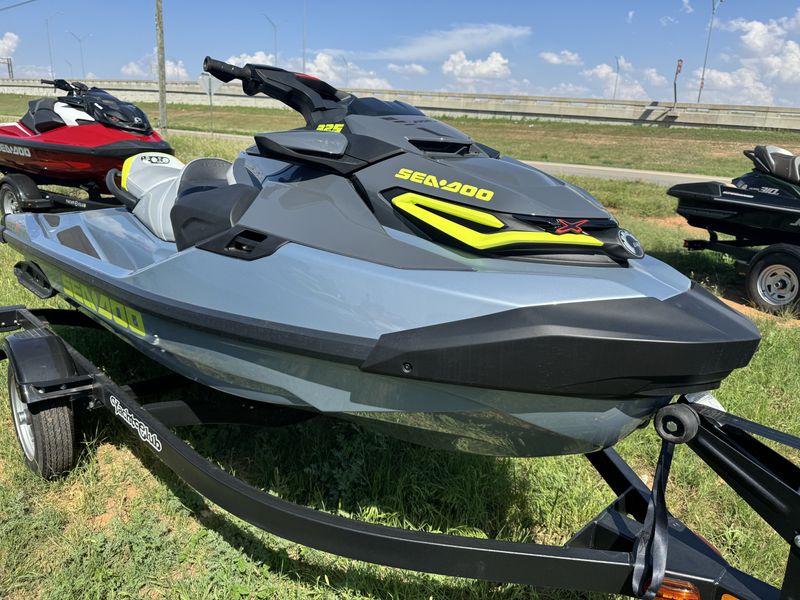 2024 SEADOO RXPX WITH SOUND SYSTEM ICE METAL AND MANTA GREEN Image 6