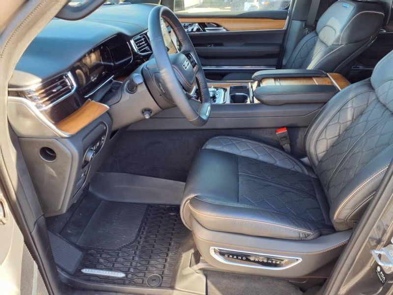 2024 Jeep Grand Wagoneer L III photo 7