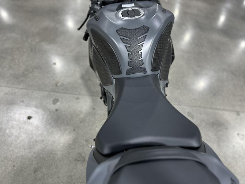 Used 2025 Kawasaki NINJA ZX-6R ABS Image 7