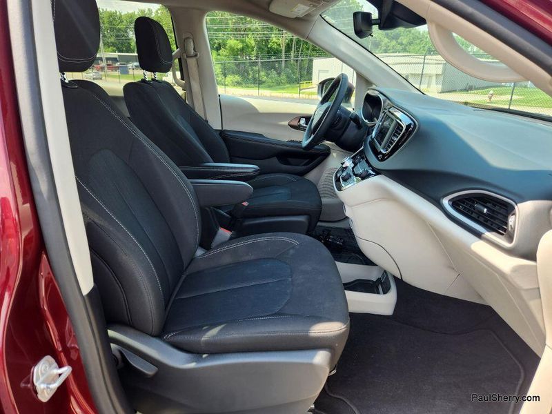 Used 2023 Chrysler Voyager LXImage 44