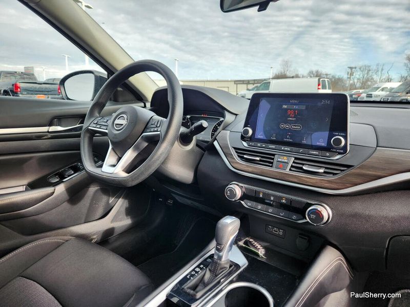 Used 2023 Nissan Altima 2.5 SV