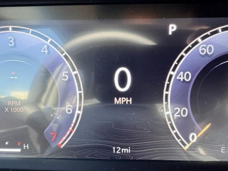 New 2025 Jeep Grand Cherokee Overland 4x4Image 18