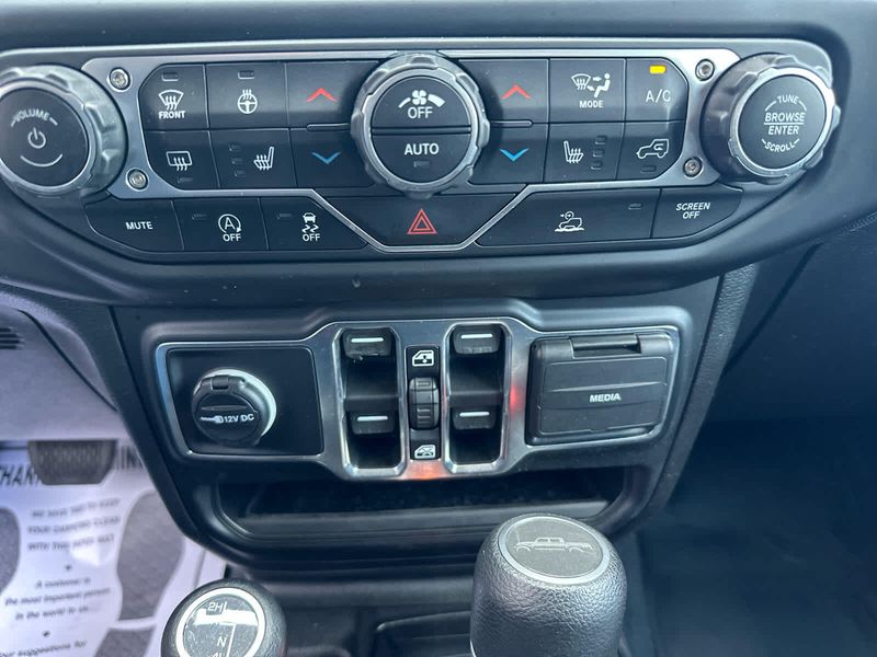 2021 Jeep Gladiator Willys photo 19