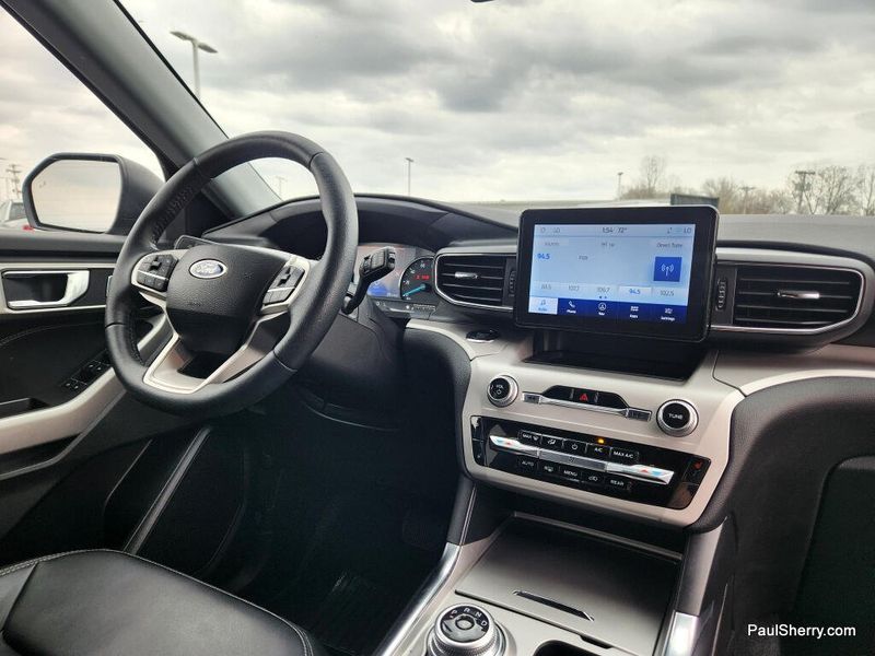 Used 2024 Ford Explorer XLT